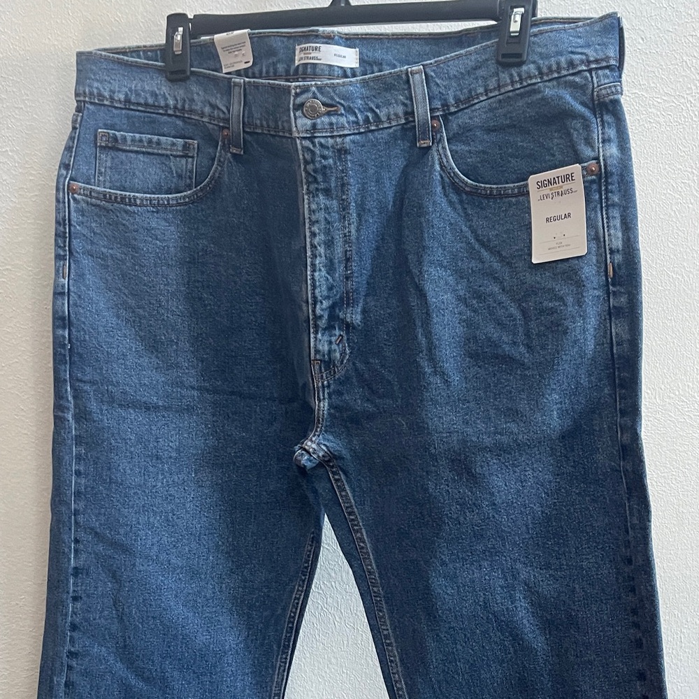 Levi’s Signature Relaxed Fit Men's Denim Jeans NWT
42x30